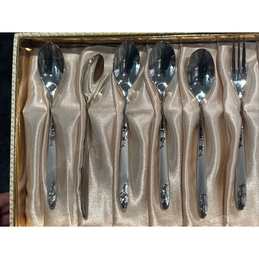 Korean-style stainless steel cutlery, including 5 spoons and 5 forks In Gift Box